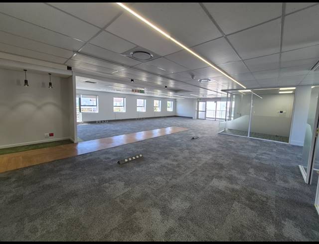 666M² OFFICE TO LET IN WOODMEAD